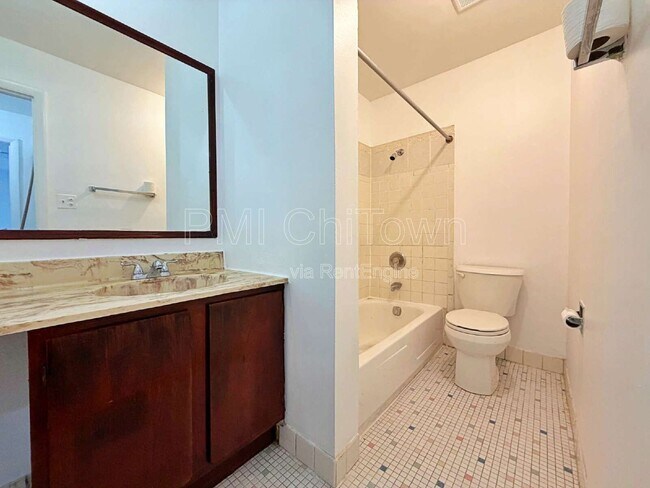 Building Photo - 841 Blossom Ln