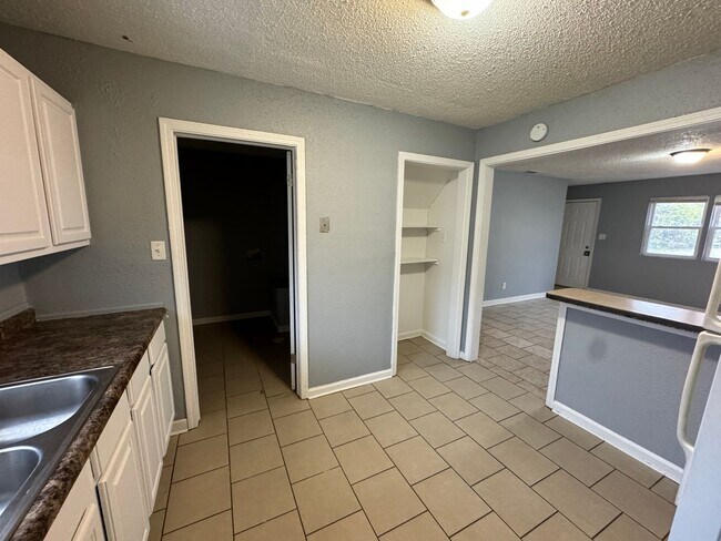 Building Photo - 2238-2240 Barnor Dr