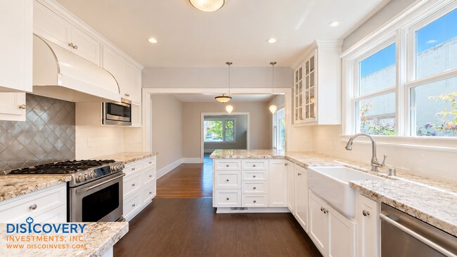Building Photo - Stylish and Sophisticated Bungalow off Piedmont Avenue