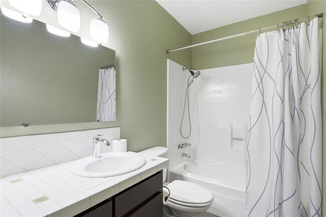 Building Photo - 2302 East Side Dr