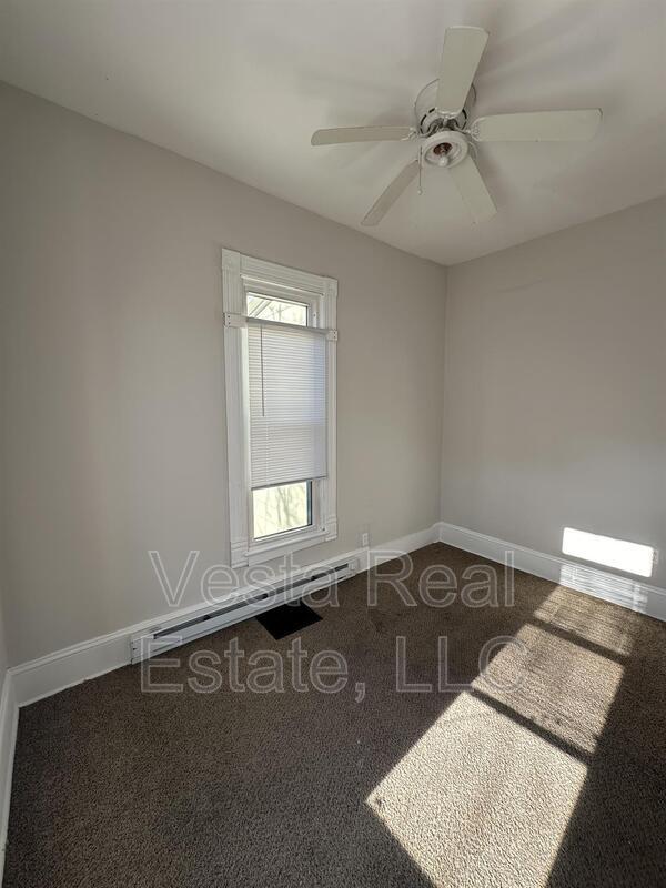 Building Photo - 1006 N Roosevelt Ave