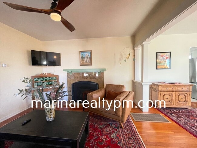 Building Photo - Welcome to this stunning 3 Bedroom 2 Bath ...