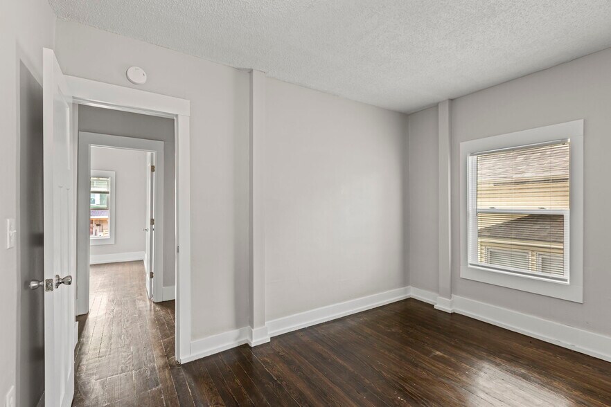 Building Photo - 336 N Hardesty Ave