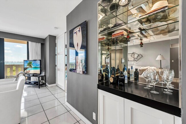 Building Photo - 1121 Crandon Blvd