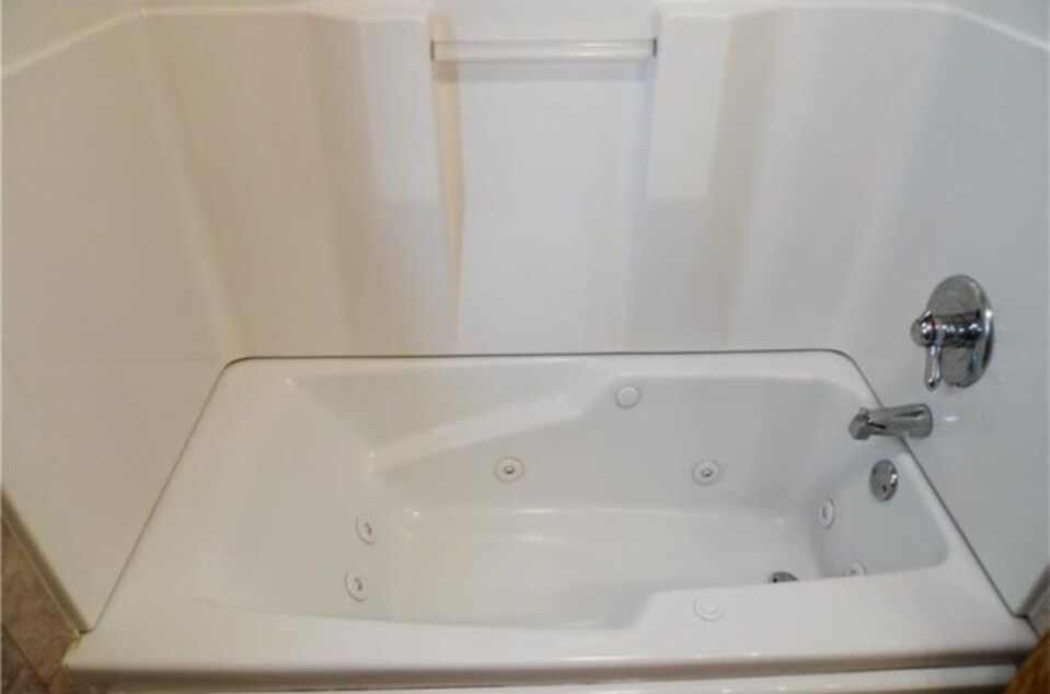 Building Photo - 20 E Amanda Ave