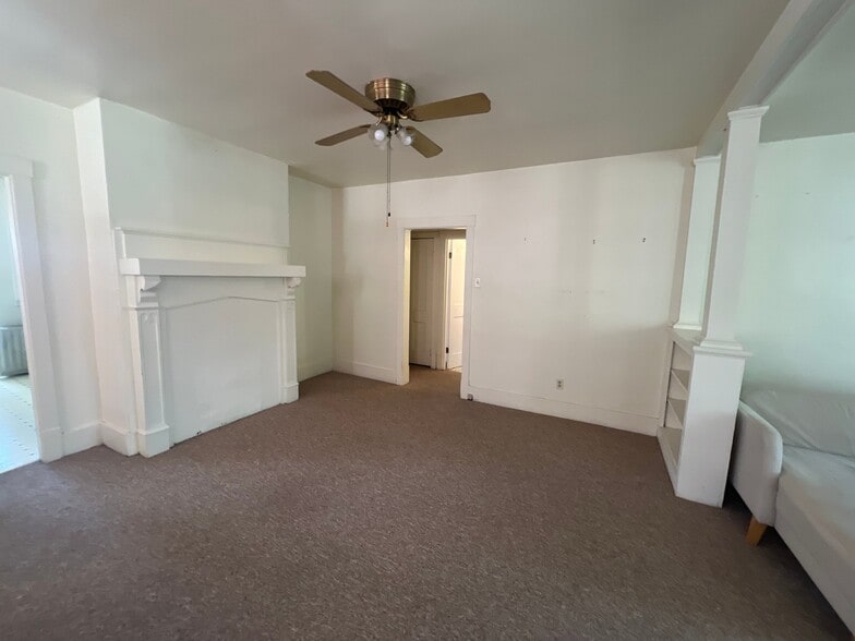 Building Photo - 2311 Sherbrook St