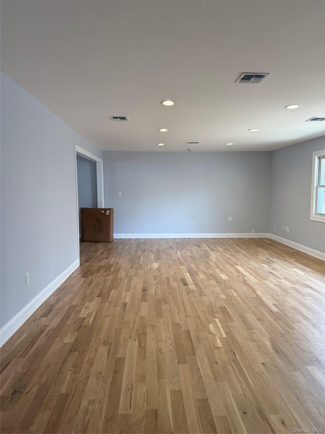 Building Photo - 165 Lynbrook Dr