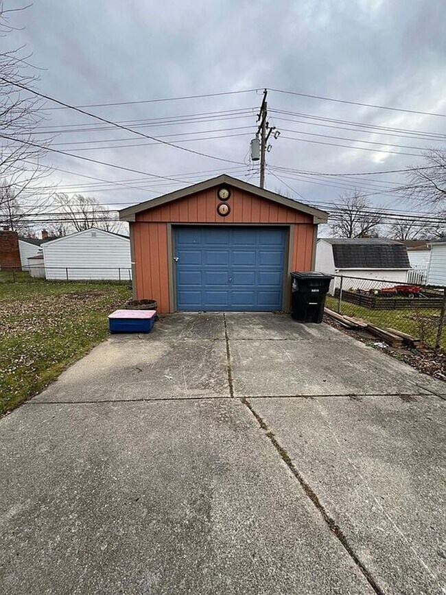 Building Photo - Move-In Ready 3 Bedroom, 1.5 Bathroom Home in Westland