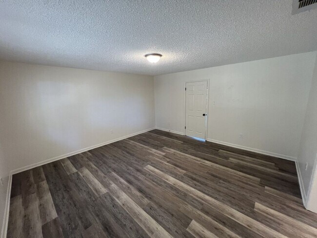 Building Photo - Newly renovated Single-Family Home in Shenandoah Estates Subdivision!