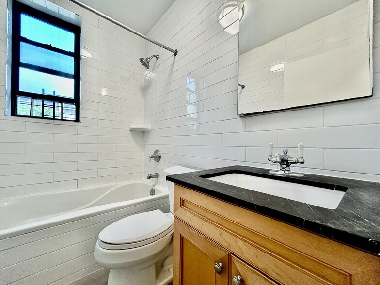 Building Photo - 607 W 137th St