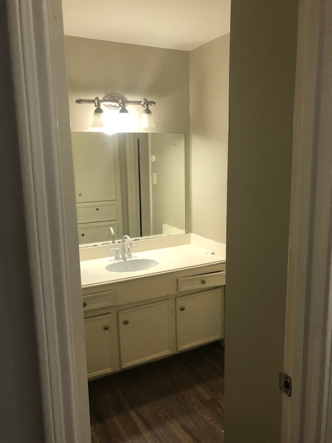 Building Photo - 10915 Gatlinburg Dr