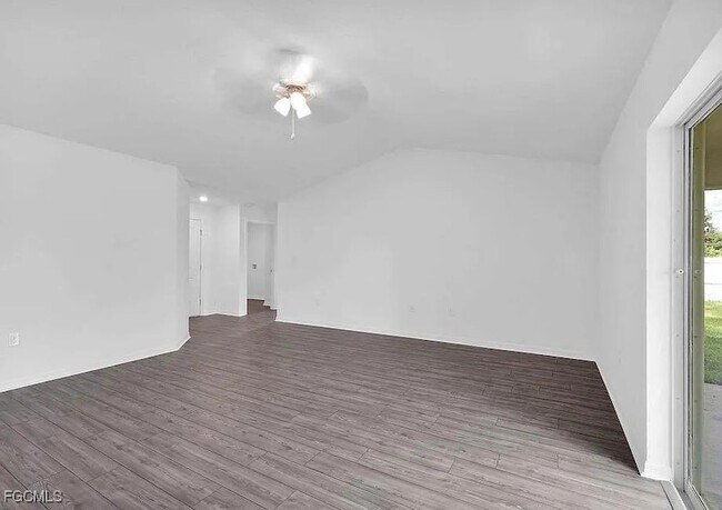 Building Photo - 242 Lisette St