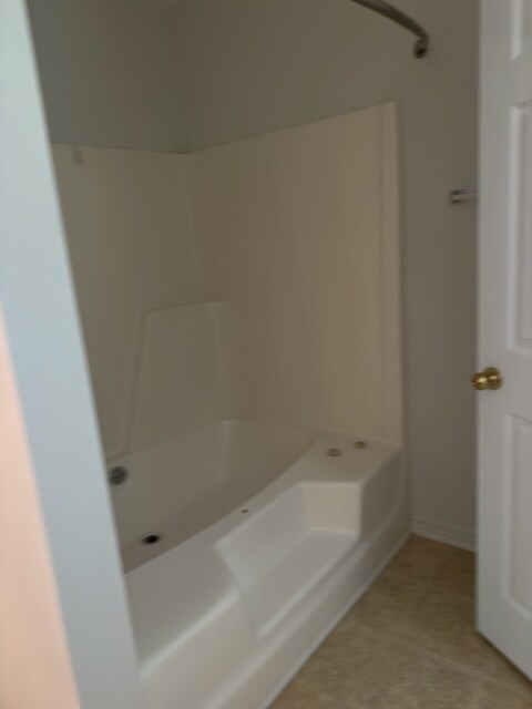 Building Photo - Spacious, Stylish, and Move-In Ready – 4-B...