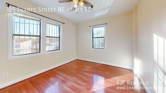 Building Photo - 315 Evarts St NE