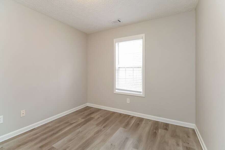 Building Photo - 215 Trelawney Pl