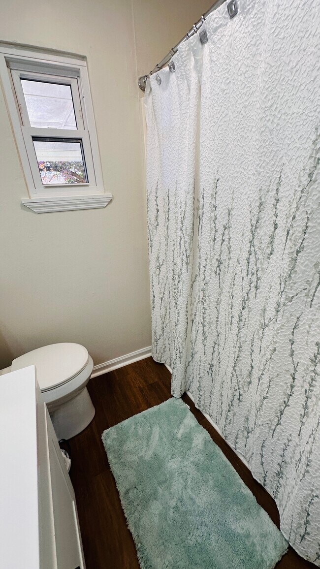 Building Photo - 108 E 21st St