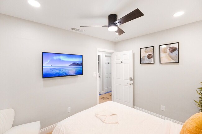 Building Photo - 6168 Cumberland St