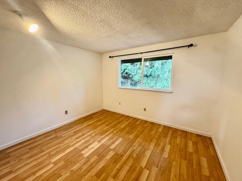 Building Photo - AK Duplex