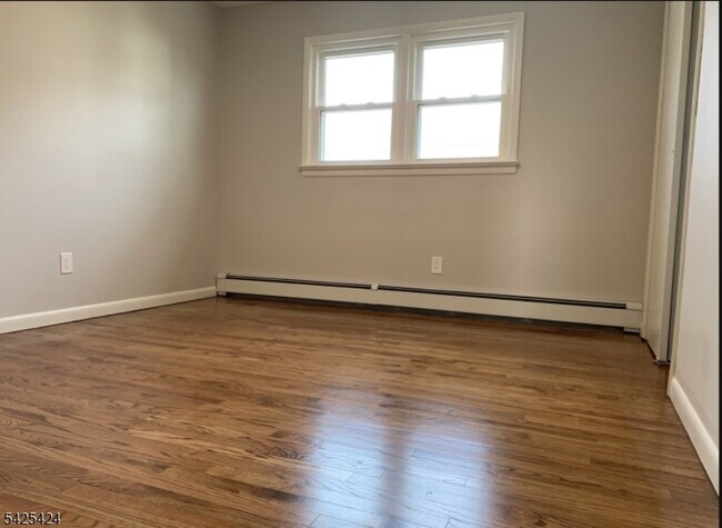 Building Photo - 62 Gless Ave