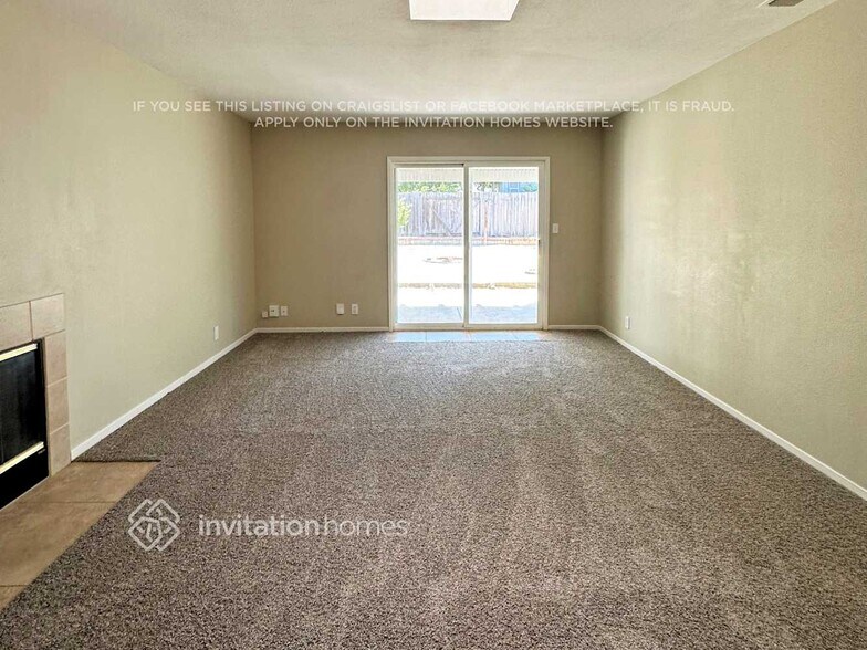 Building Photo - 1520 Gladstone Dr