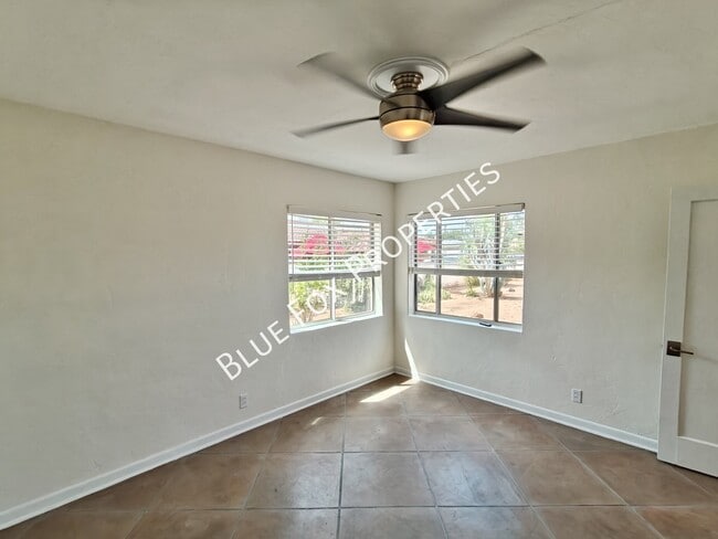Building Photo - 404 S Cherry Ave