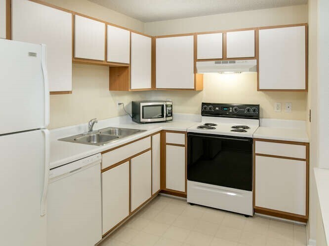 Building Photo - 16955 Toronto Ave SE