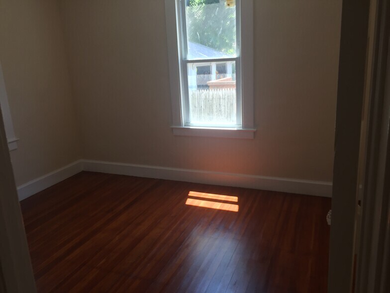 Building Photo - 48 Nesbit Avenue