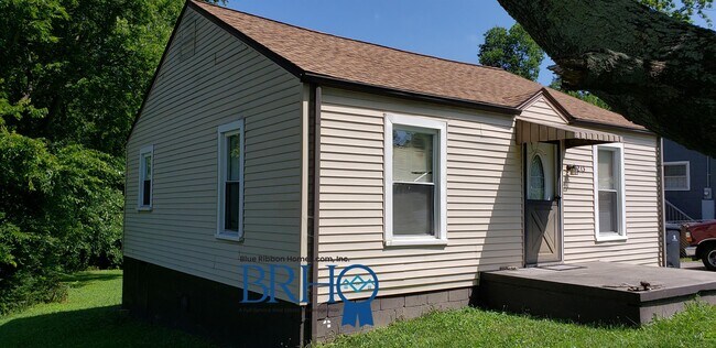 Building Photo - 3213 Shields Ave