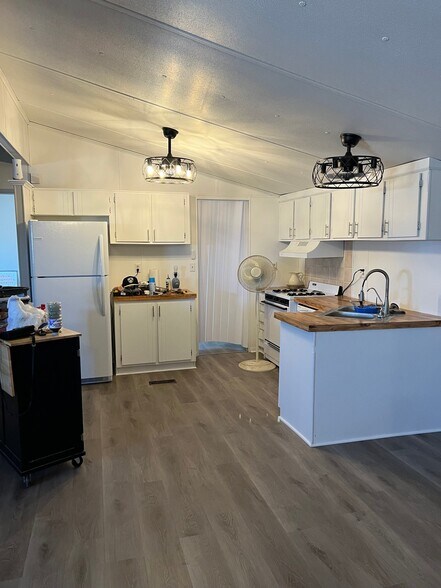 Building Photo - 4902 Ranchero Ln
