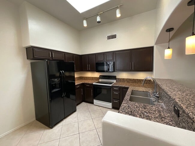 Building Photo - Gated community near Sabino Canyon/Tangue Verde