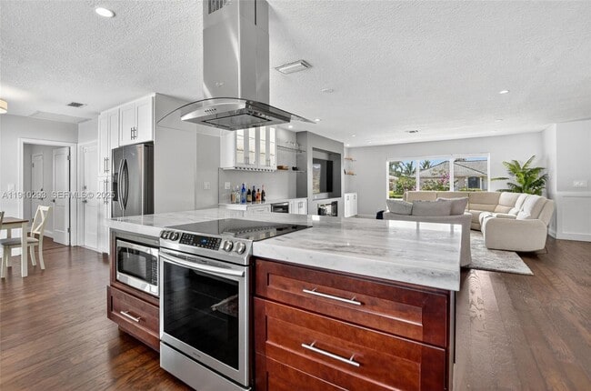 Building Photo - 5660 Golfway Dr