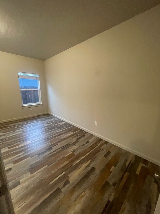 Building Photo - 3 Bedroom in McKay Meadows Prineville