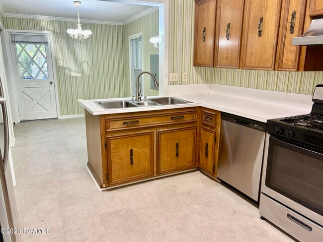 Building Photo - 208 St Anne St