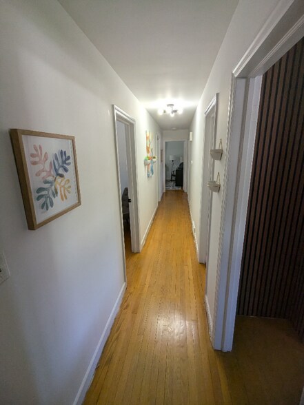 Building Photo - 1218 Greenwood Dr