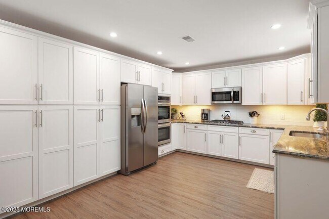 Building Photo - 63 Carpenter St