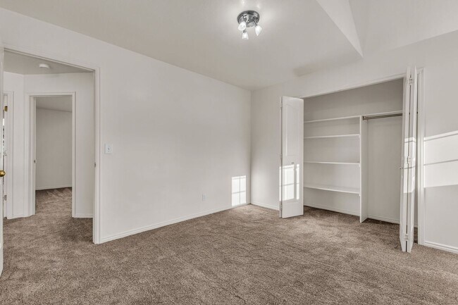Building Photo - 5BR Sandy Home w/ NEW Flooring, Huge Basement & Large Backyard