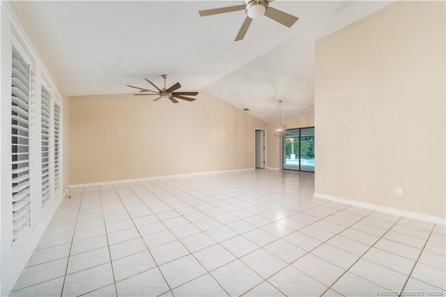 Building Photo - 7 Oakwood Dr