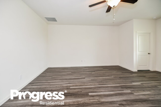 Building Photo - 487 London Dr
