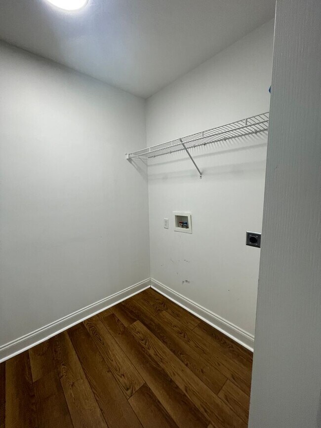 Building Photo - 162 River Garden Ct