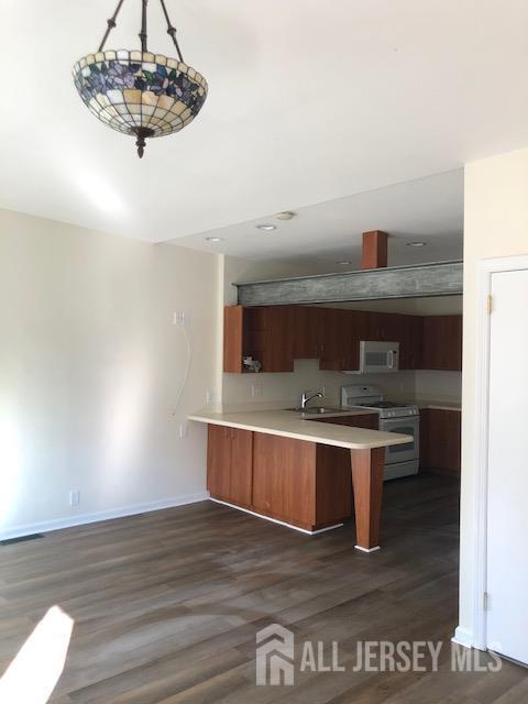 Building Photo - 100 Albert Ave