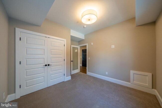 Building Photo - 29 E Gay St