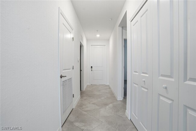 Building Photo - 15345 Grn Acrs Ave