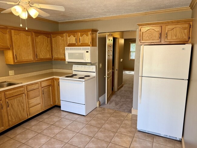 Building Photo - 1616 Spring Valley Dr