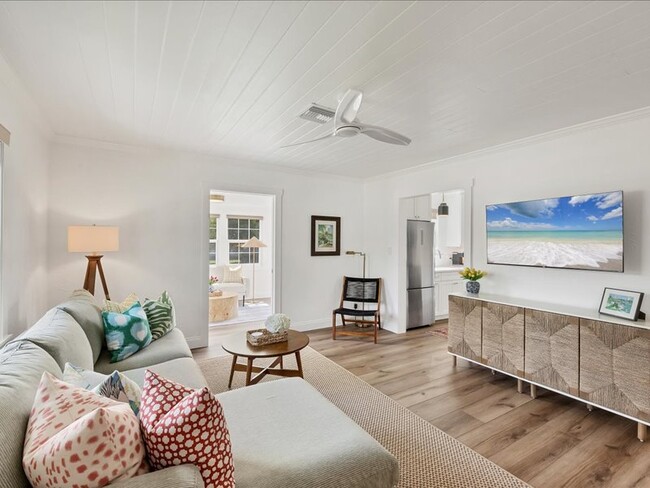 Building Photo - 2082 Webber St