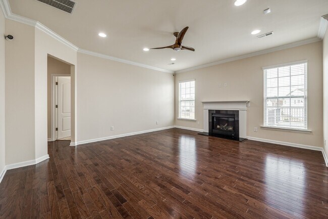 Building Photo - "Spacious 4-Bedroom Retreat with 3 Full Ba...