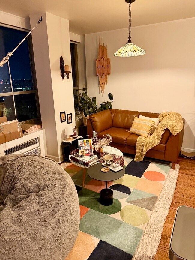 Building Photo - 3550 N Lake Shore Dr