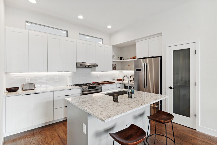 Building Photo - 2345 Decatur St