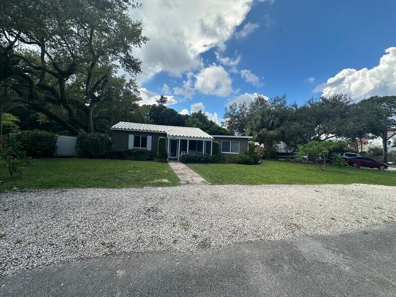 Primary Photo - 1101 SW 8th Ter