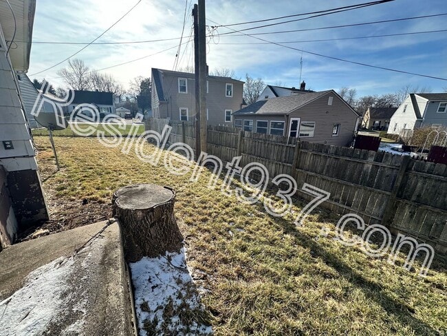 Building Photo - Spacious 3 Bed 2 bath Home