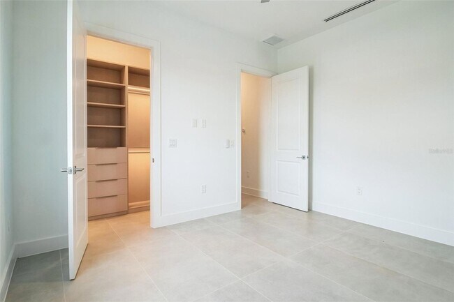 Building Photo - 123 SW 35th Ave